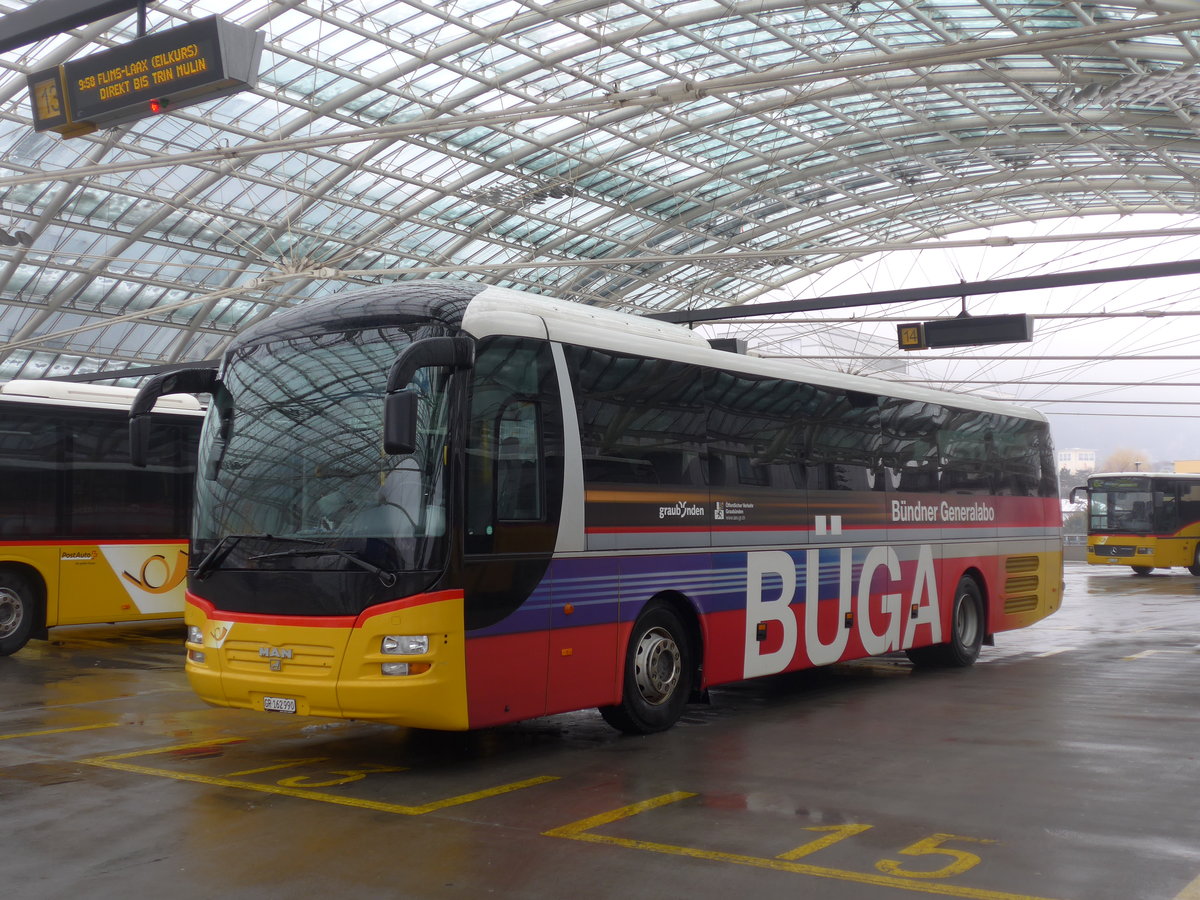 (201'404) - PostAuto Graubnden - GR 162'990 - MAN am 2. Februar 2019 in Chur, Postautostation