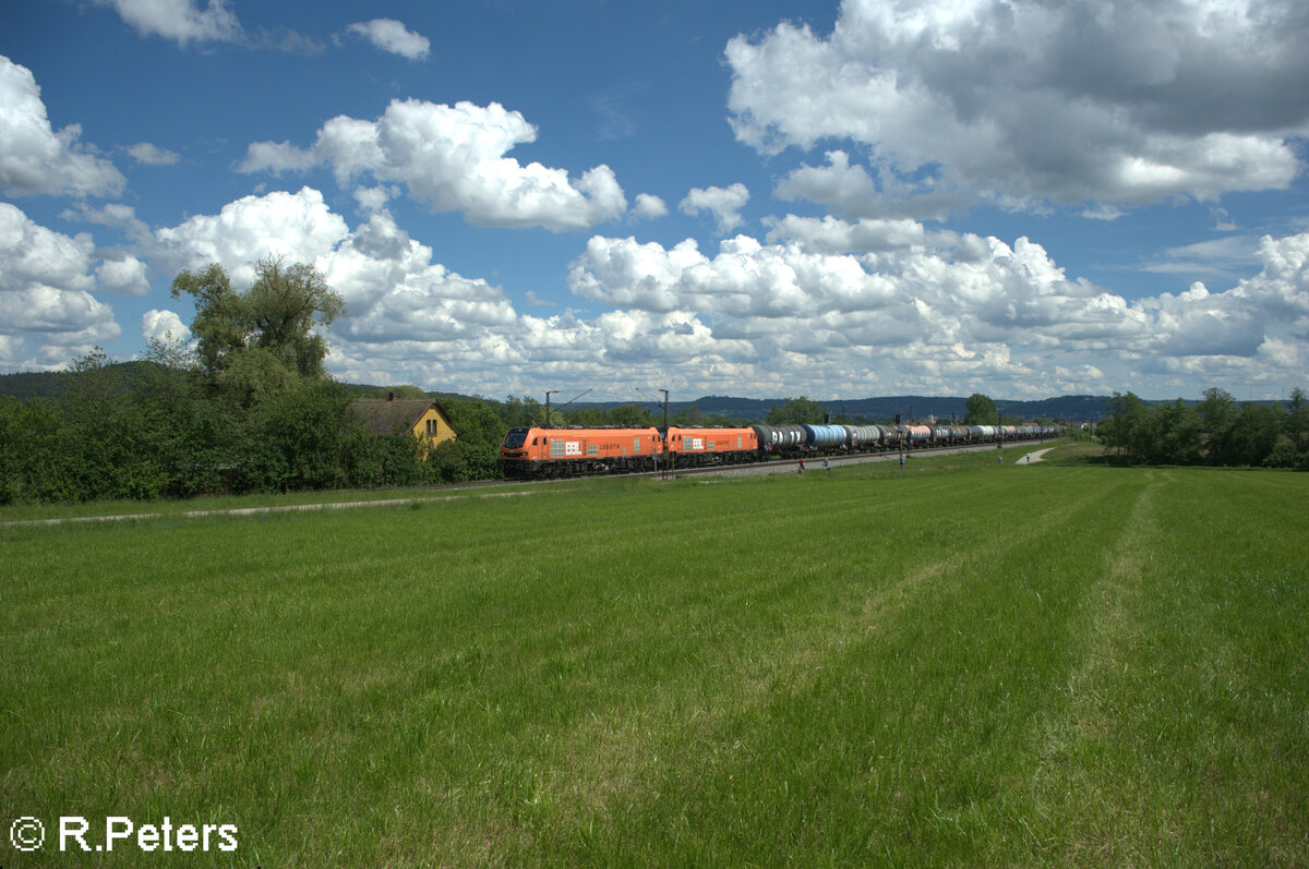 2019 309 und 2019 312 ziehen mit einem Kesselzug aus Passau bei Pölling in Richtung Nürnberg. 20.05.24