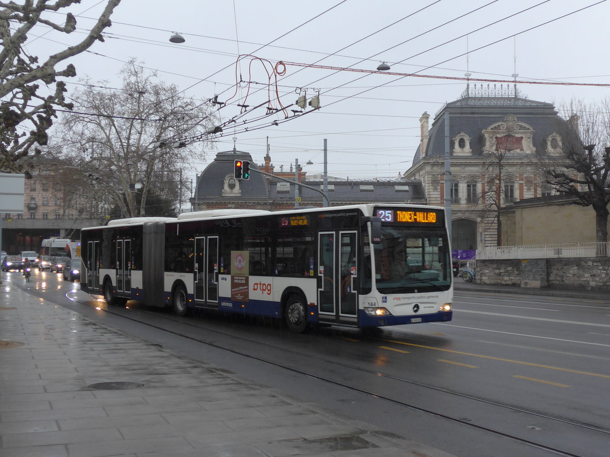 (202'215) - TPG Genve - Nr. 144/GE 960'528 - Mercedes am 11. Mrz 2019 in Genve, Place des Vingt-Deux-Cantons