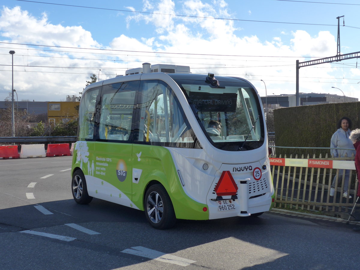 (202'309) - TPG Genve - GE 960'252 - Navya am 11. Mrz 2019 beim Bahnhof Meyrin