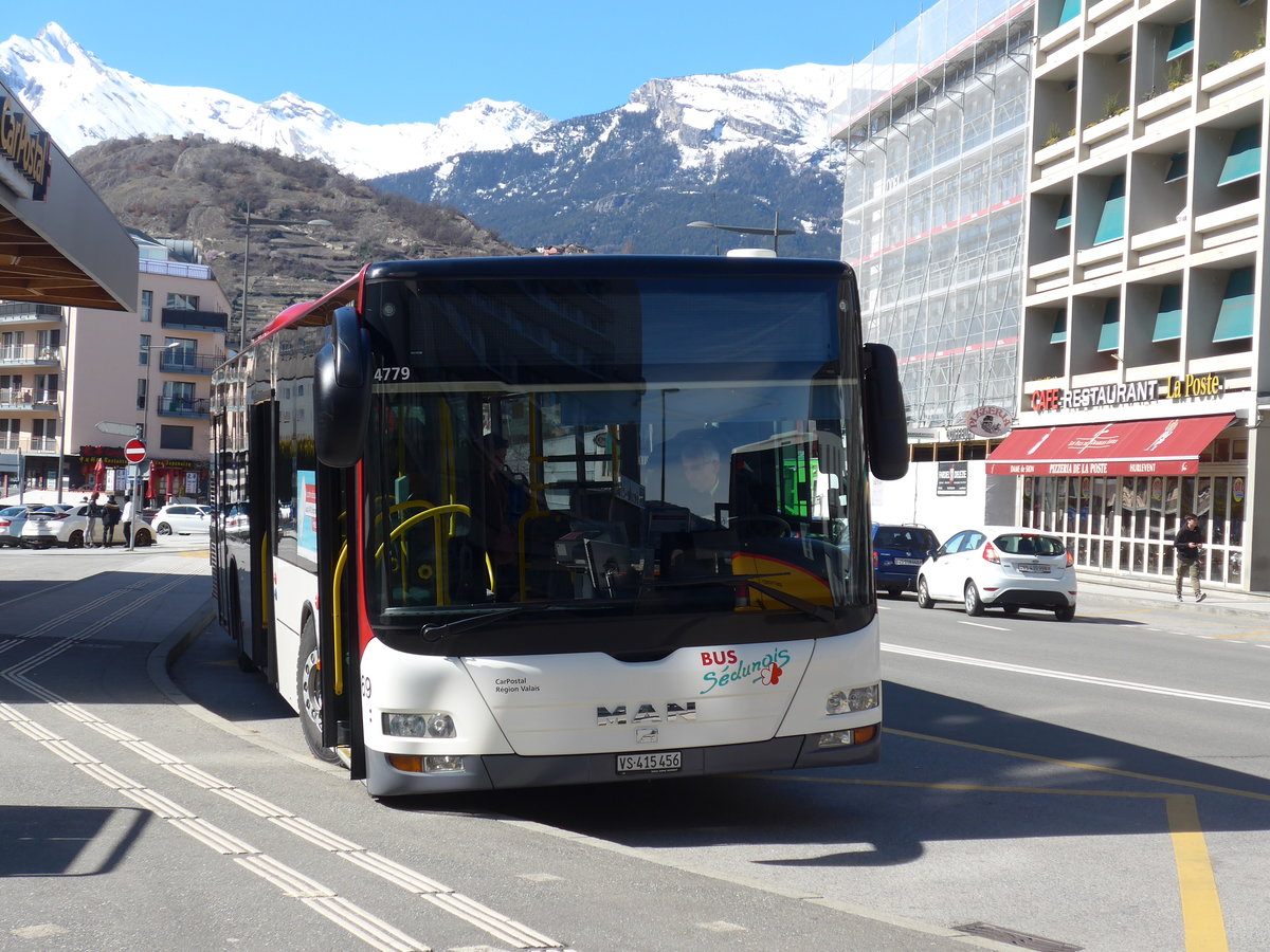 (202'415) - PostAuto Wallis - Nr. 69/VS 415'456 - MAN (ex Lathion, Sion Nr. 69) am 16. Mrz 2019 beim Bahnhof Sion