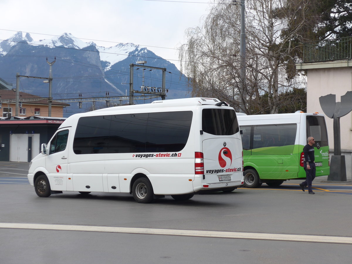 (202'457) - Stevic, Ecublens - VD 220'537 - Mercedes am 17. Mrz 2019 beim Bahnhof Aigle