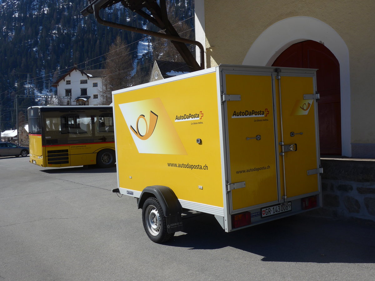 (202'612) - PostAuto Graubnden - GR 143'008 - Conrad Gepckanhnger am 20. Mrz 2019 beim Bahnhof Susch