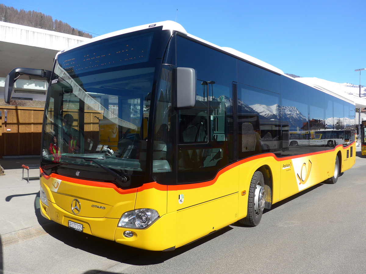 (202'623) - PostAuto Graubnden - GR 177'315 - Mercedes am 20. Mrz 2019 beim Bahnhof Scuol-Tarasp