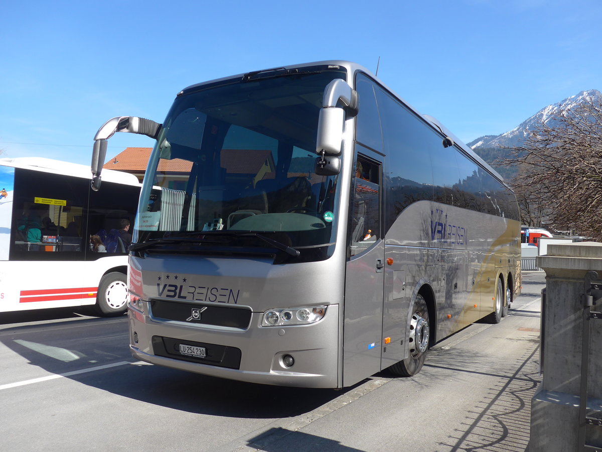 (202'862) - VBL Luzern - Nr. 804/LU 254'230 - Volvo am 22. Mrz 2019 beim Bahnhof Alpnachstad