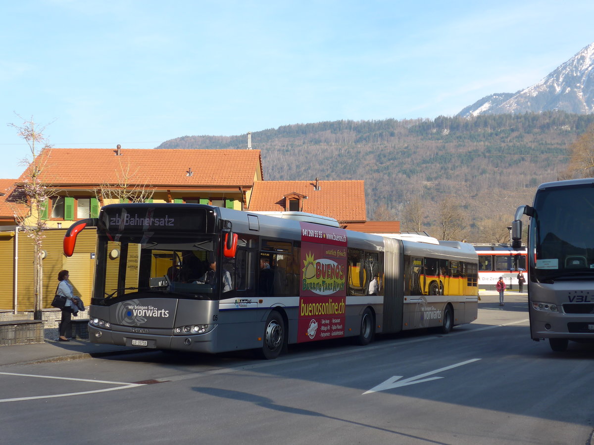 (202'895) - AAGR Rothenburg - Nr. 5/LU 15'718 - Solaris am 22. Mrz 2019 beim Bahnhof Alpnachstad