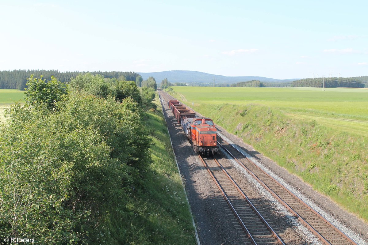 203 383-5 mit dem kurzen Schrottzug Könitz - Cheb bei Neudes. 23.06.20