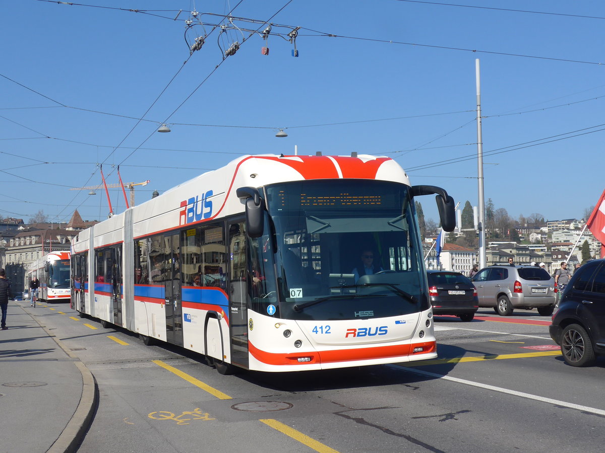 (203'028) - VBL Luzern - Nr. 412 - Hess/Hess Doppelgelenktrolleybus am 23. Mrz 2019 in Luzern, Bahnhofbrcke