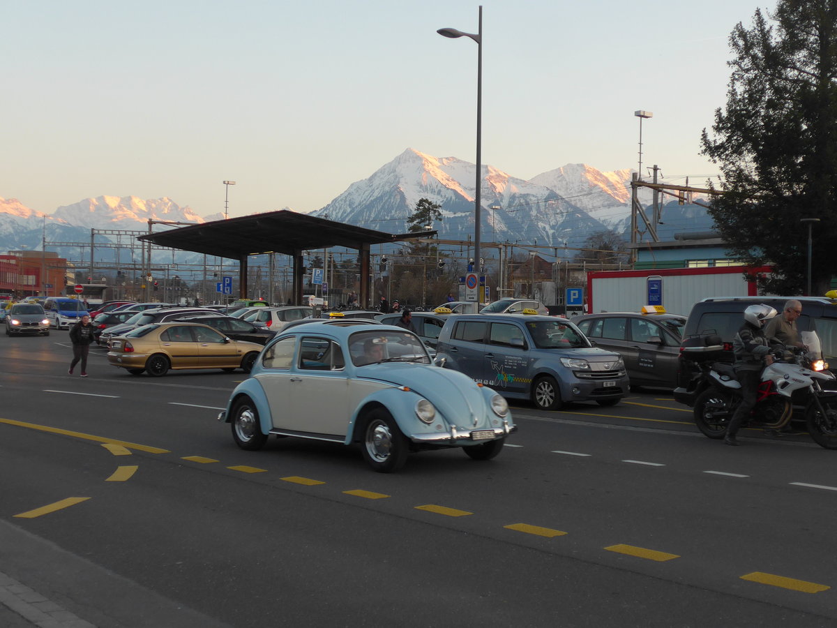 (203'057) - VW-Kfer - BE 353'253 - am 23. Mrz 2019 beim Bahnhof Thun