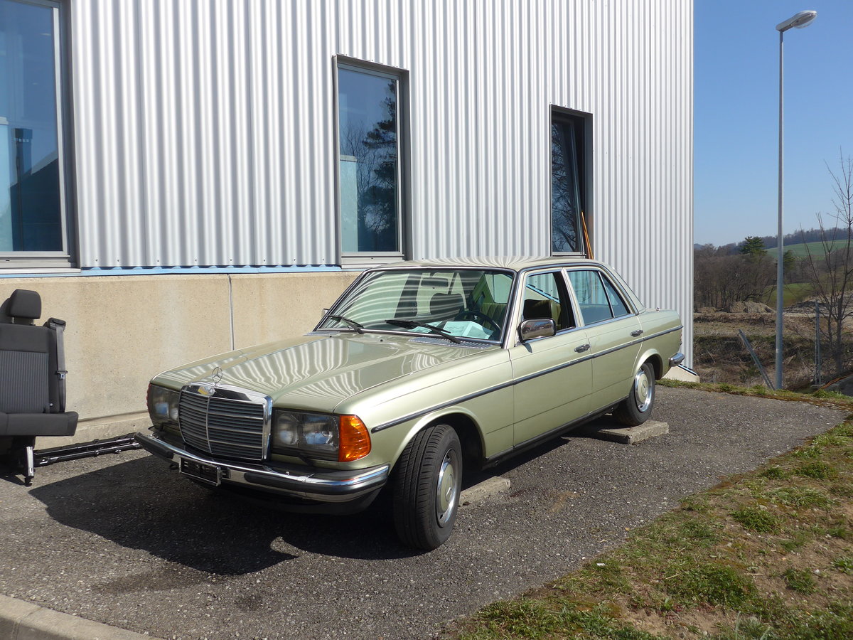 (203'120) - Mercedes am 24. Mrz 2019 in Granges-Paccot, Forum-Fribourg