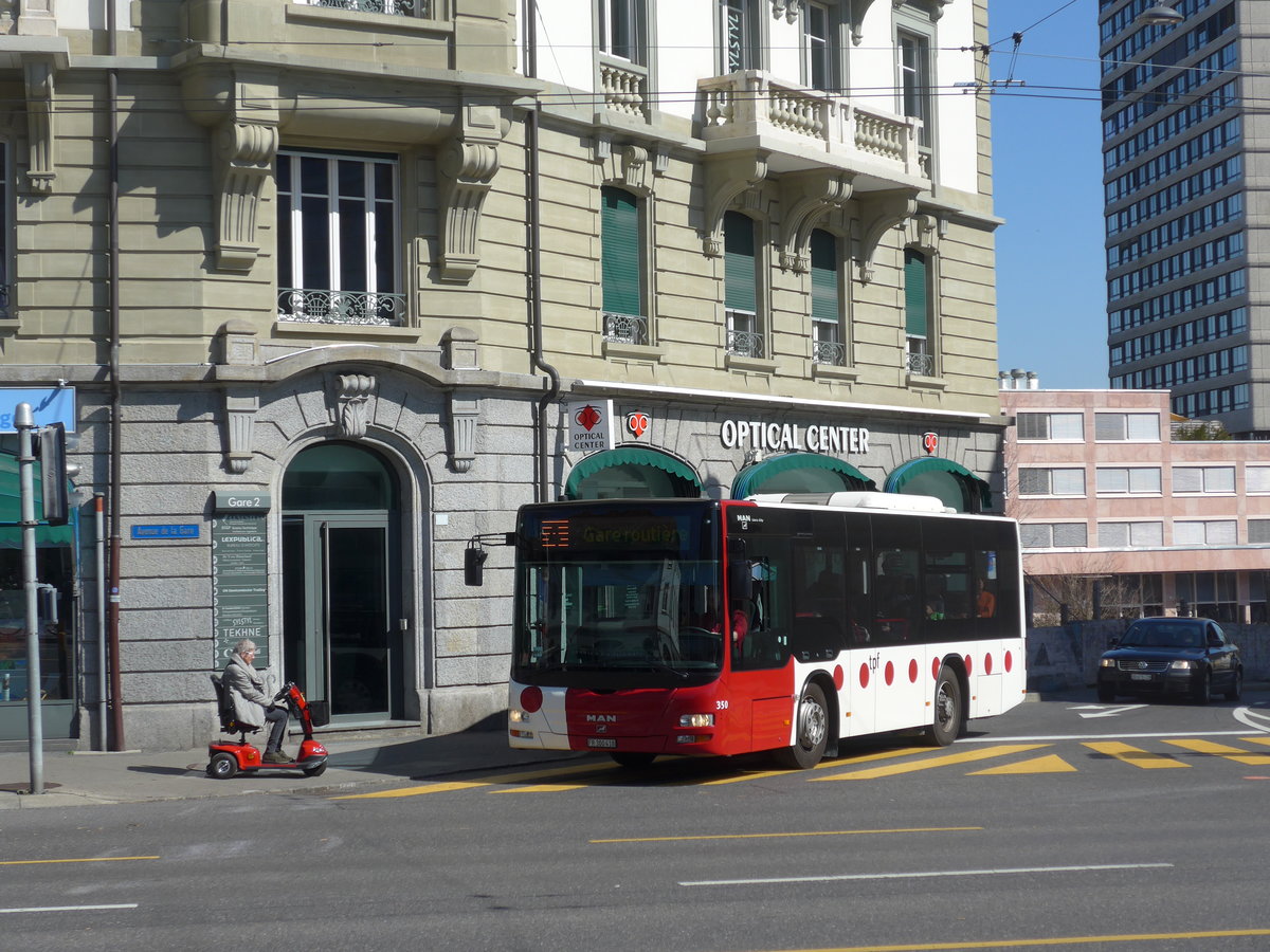 (203'258) - TPF Fribourg - Nr. 350/FR 300'418 - MAN/Gppel am 24. Mrz 2019 beim Bahnhof Fribourg