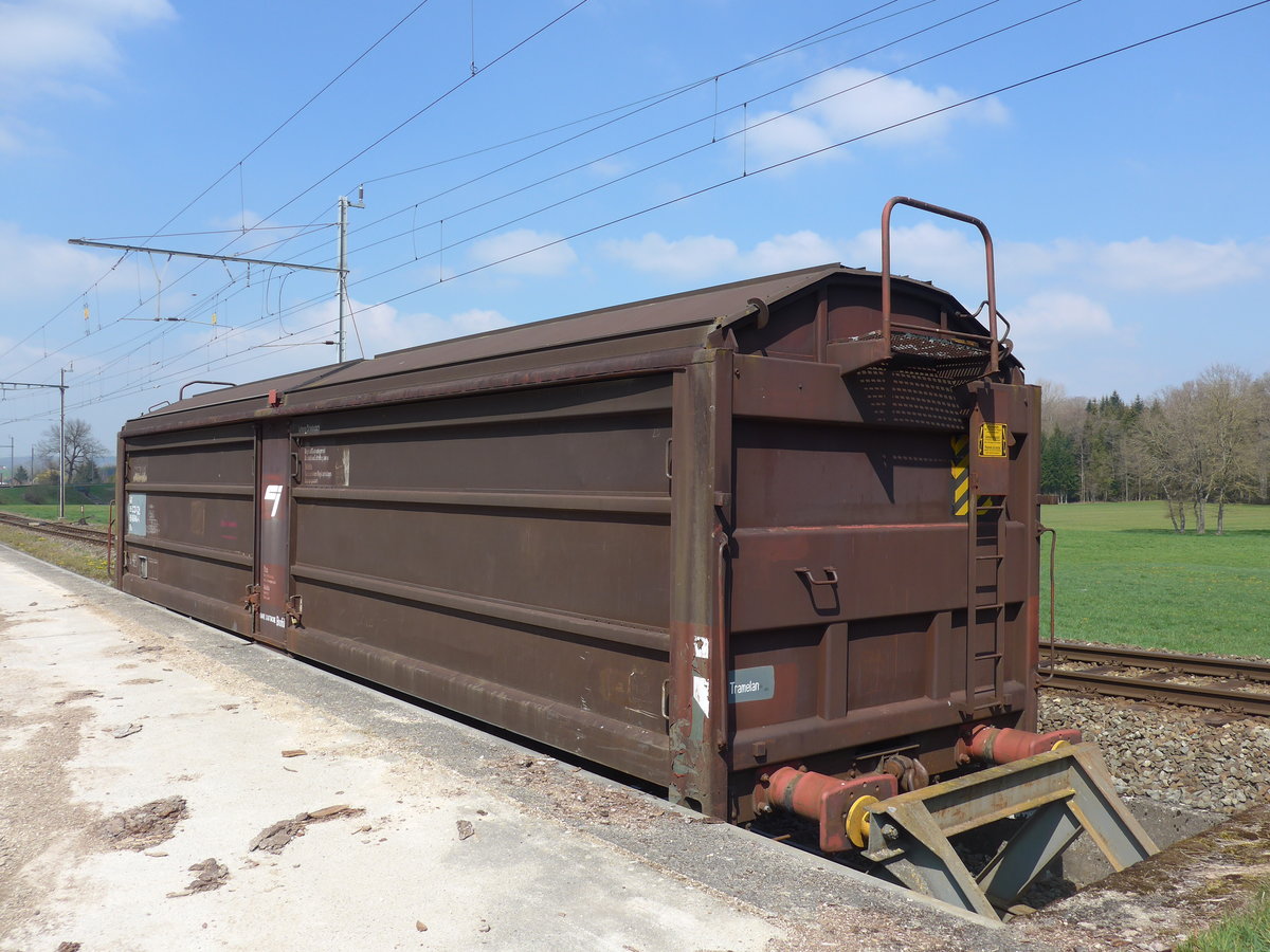 (203'748) - CJ-Gterwagen - Nr. 684-4 - am 15. April 2019 beim Bahnhof Vendlincourt