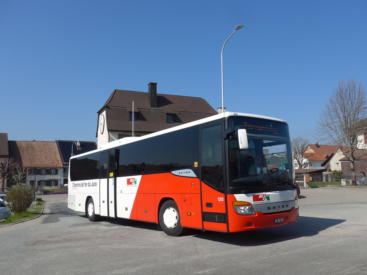 (203'767) - CJ Tramelan - Nr. 120/BE 998 - Setra am 15. April 2019 beim Bahnhof Alle