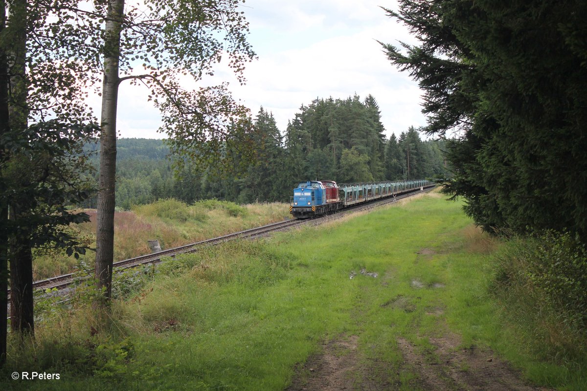 204 011-5 + 204 425 mit dem Leeren Autozug nach Mosel kurz vor Pechbrunn. 30.07.16