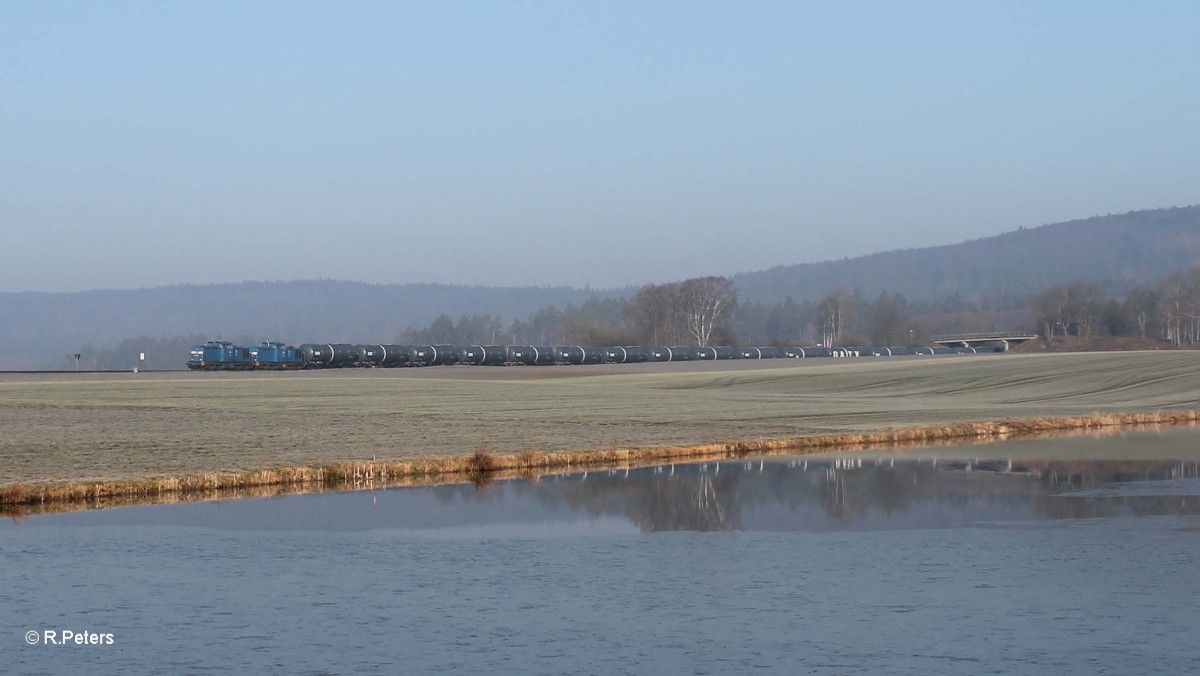 204 022 + 204 010 ziehen einen Kesselzug nach Weiden bei Oberteich. 18.03.16