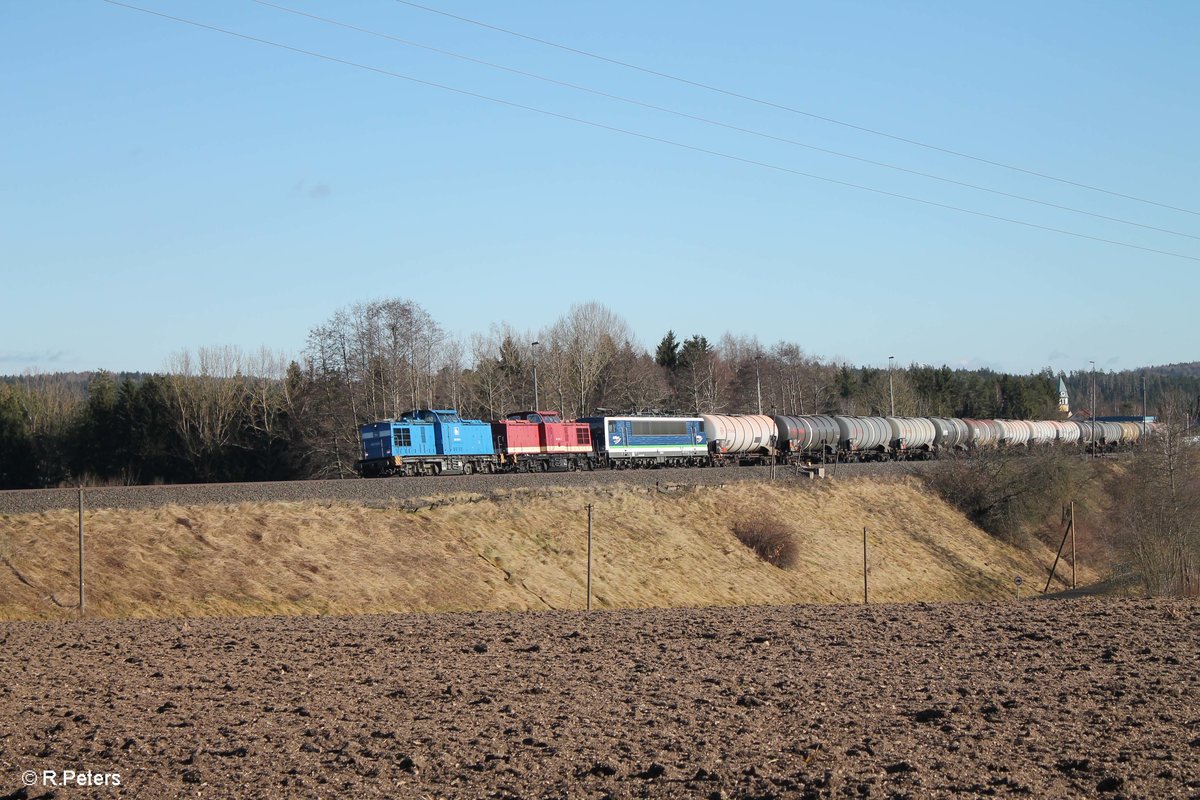 204 036-6 PRESS und 204 354-5 MTEG und 155 045-9 Integro ziehen bei Pechbrunn ein Kesselzug aus Weiden gen Hof. 30.01.18