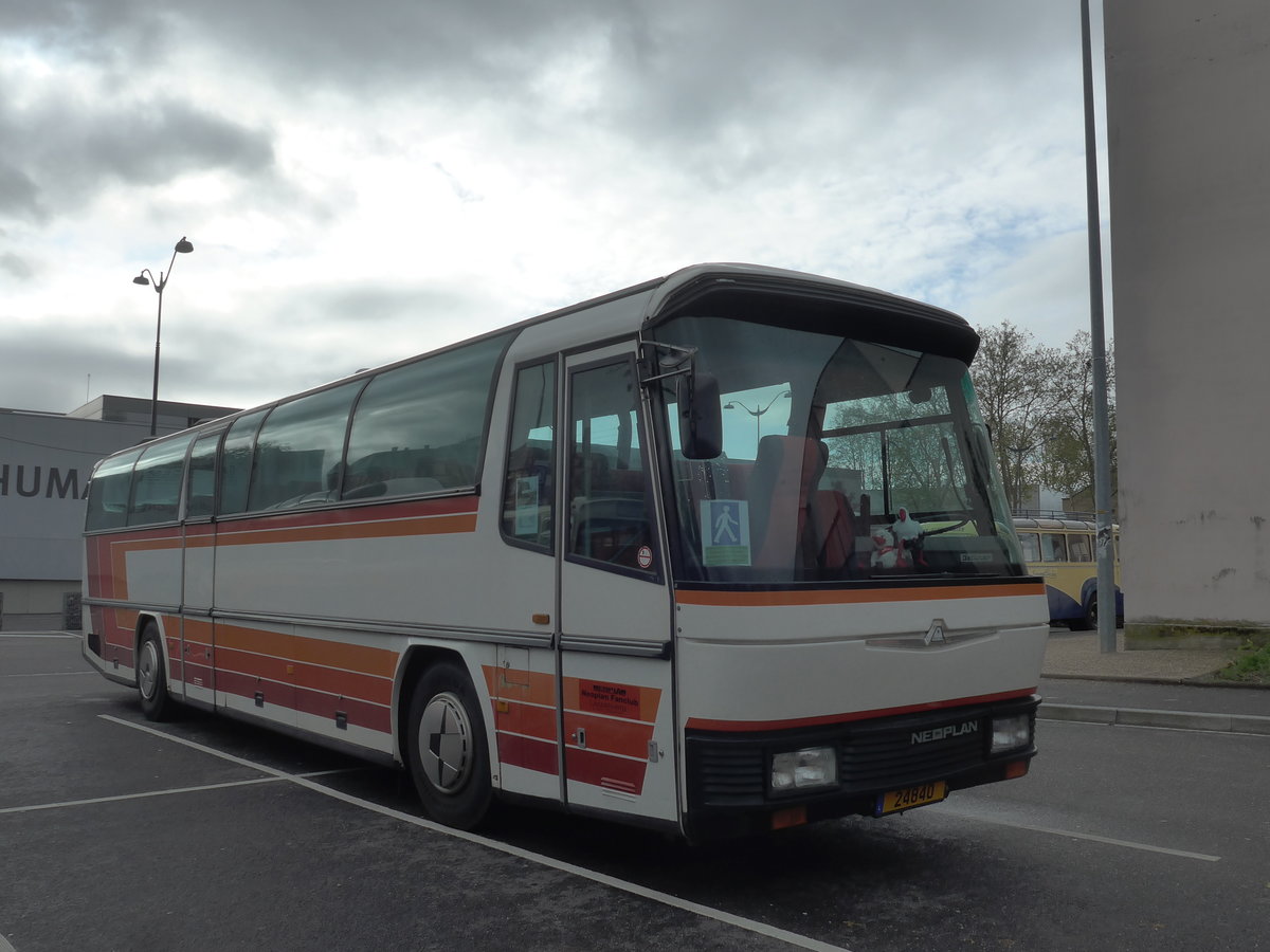 (204'484) - Aus Luxemburg: Neoplan Fanclub Letzebuerg, Steinfort - 24'840 - Neoplan am 28. April 2019 in Haguenau, Parkplatz