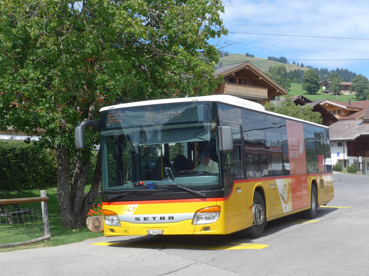 (204'554) - Kbli, Gstaad - BE 104'023 - Setra (ex Nr. 1) am 5. August 2019 beim Bahnhof Schnried