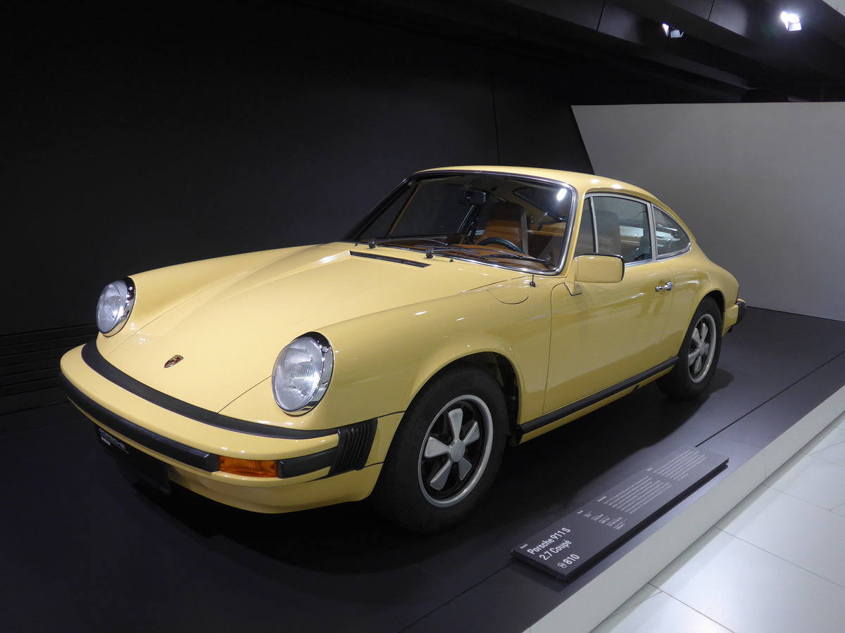 (204'618) - Porsche 911 S am 9. Mai 2019 in Zuffenhausen, Porsche Museum