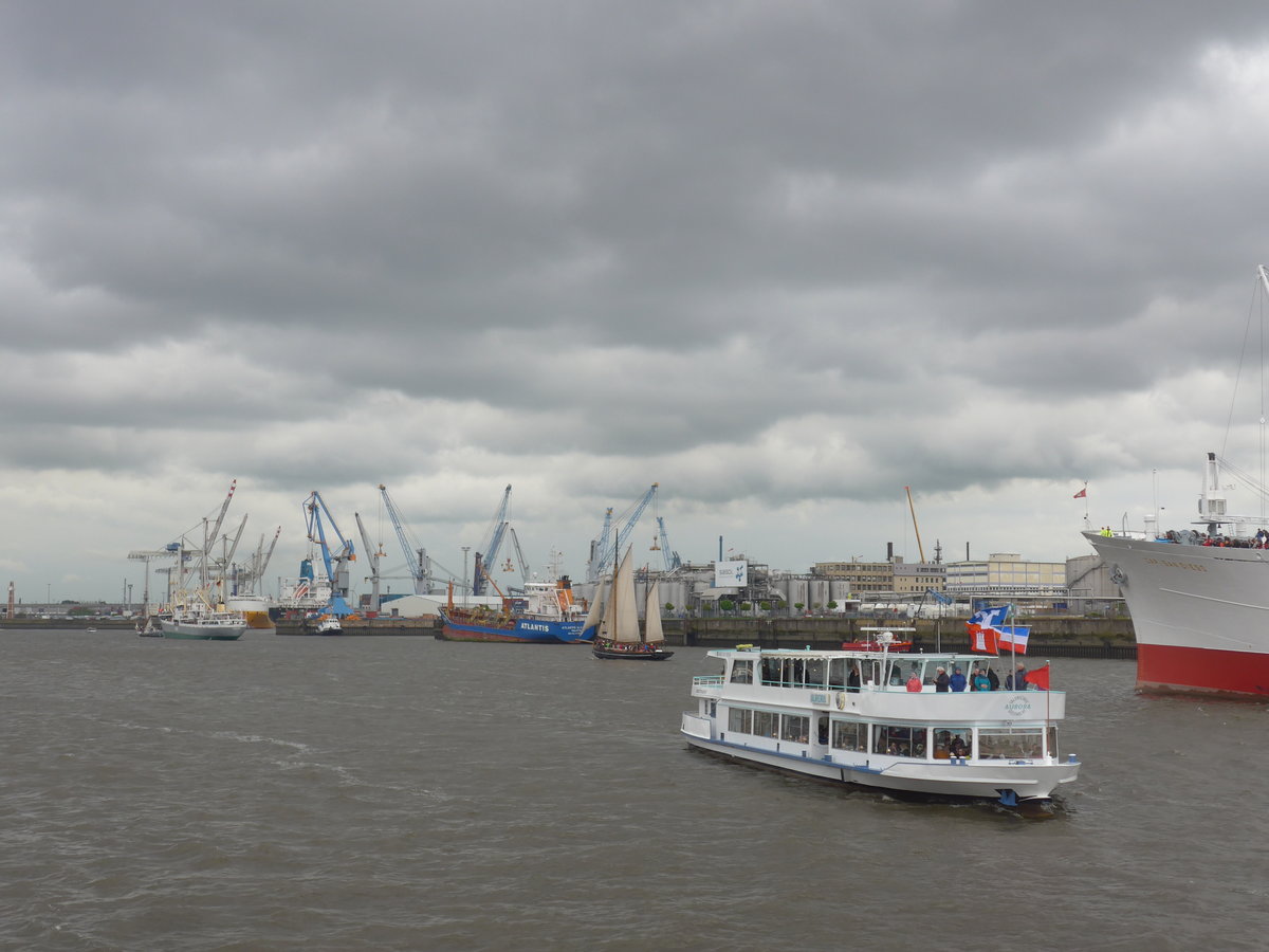 (204'711) - 830. Hafengeburtstag mit Schiffsparade am 10. Mai 2019 auf der Elbe in Hamburg