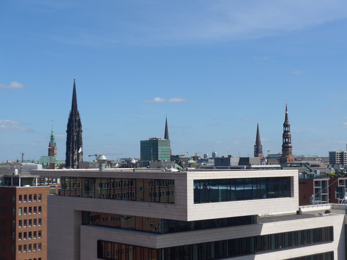 (204'905) - Ueber den Dchern von Hamburg am 11. Mai 2019