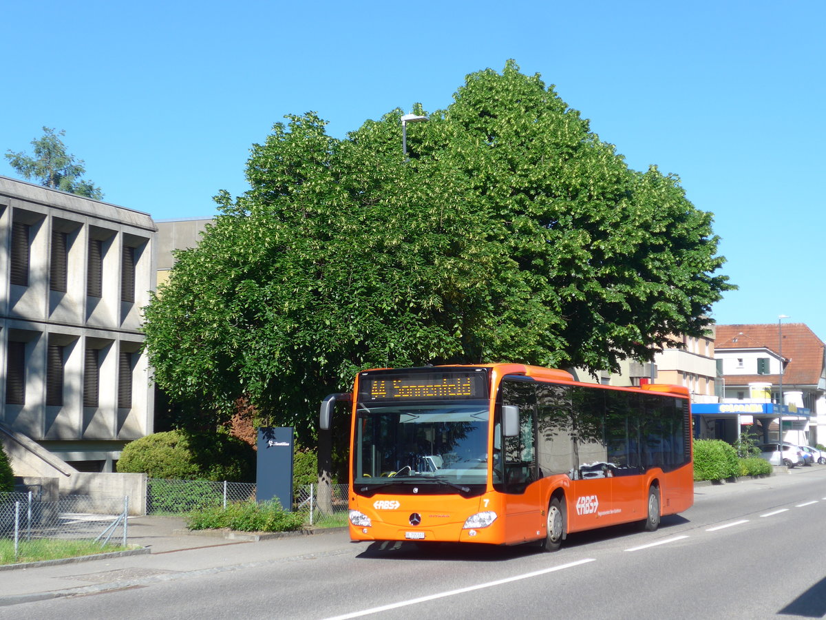 (205'683) - RBS Worblaufen - Nr. 7/BE 715'507 - Mercedes am 2. Juni 2019 beim Bahnhof Gmligen