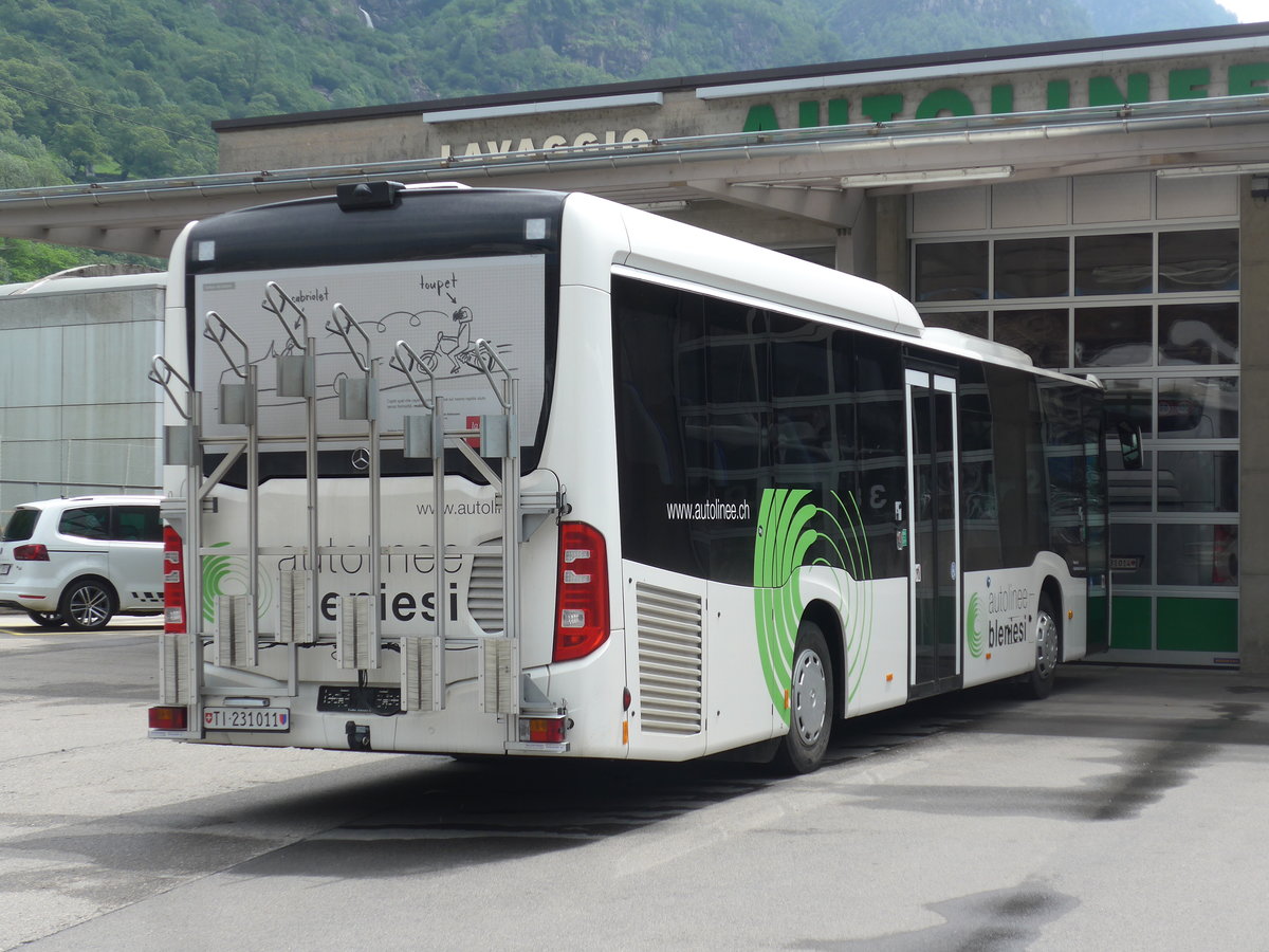 (206'221) - ABl Biasca - Nr. 11/TI 231'011 - Mercedes am 9. Juni 2019 in Biasca, Garage