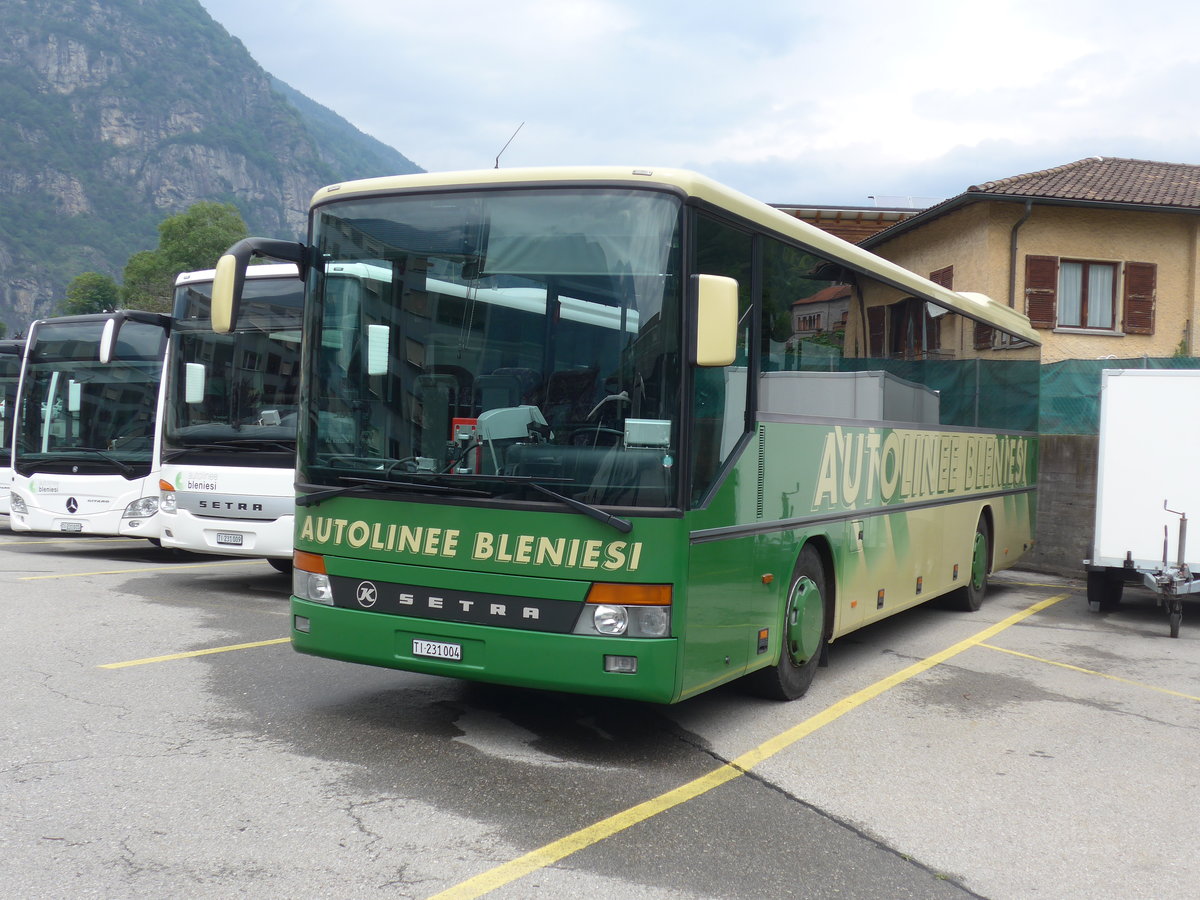 (206'224) - ABl Biasca - Nr. 4/TI 231'004 - Setra am 9. Juni 2019 in Biasca, Garage