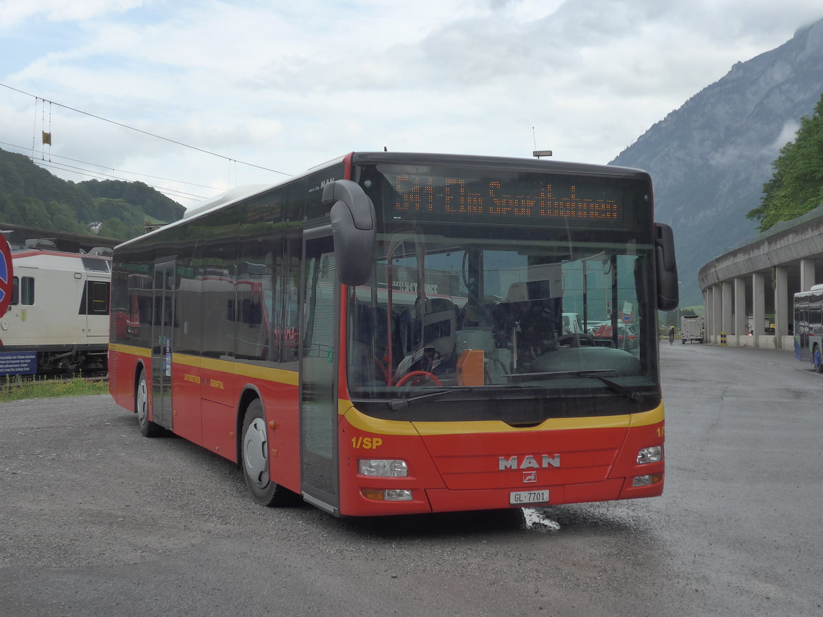 (206'265) - AS Engi - Nr. 1/SP/GL 7701 - MAN am 15. Juni 2019 beim Bahnhof Schwanden