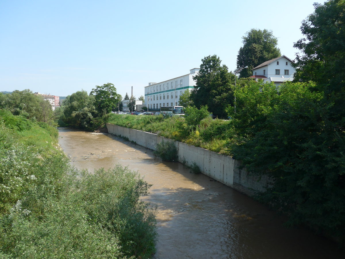 (207'164) - Die Jantra fliess am 4. Juli 2019 durch Gabrovo