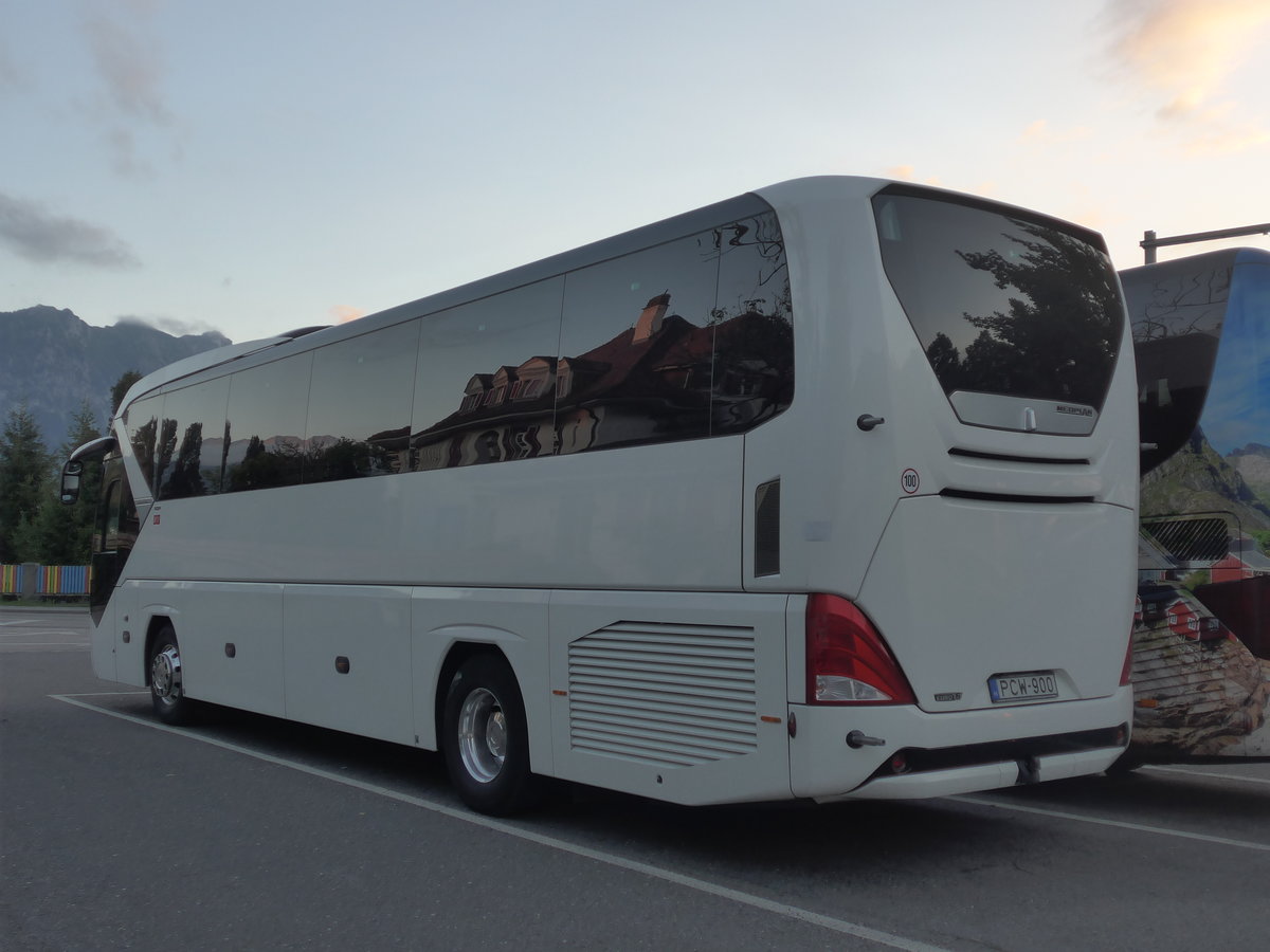 (208'212) - Aus Ungarn: ??? - PCW-900 - Neoplan am 29. Juli 2019 in Thun, Seestrasse