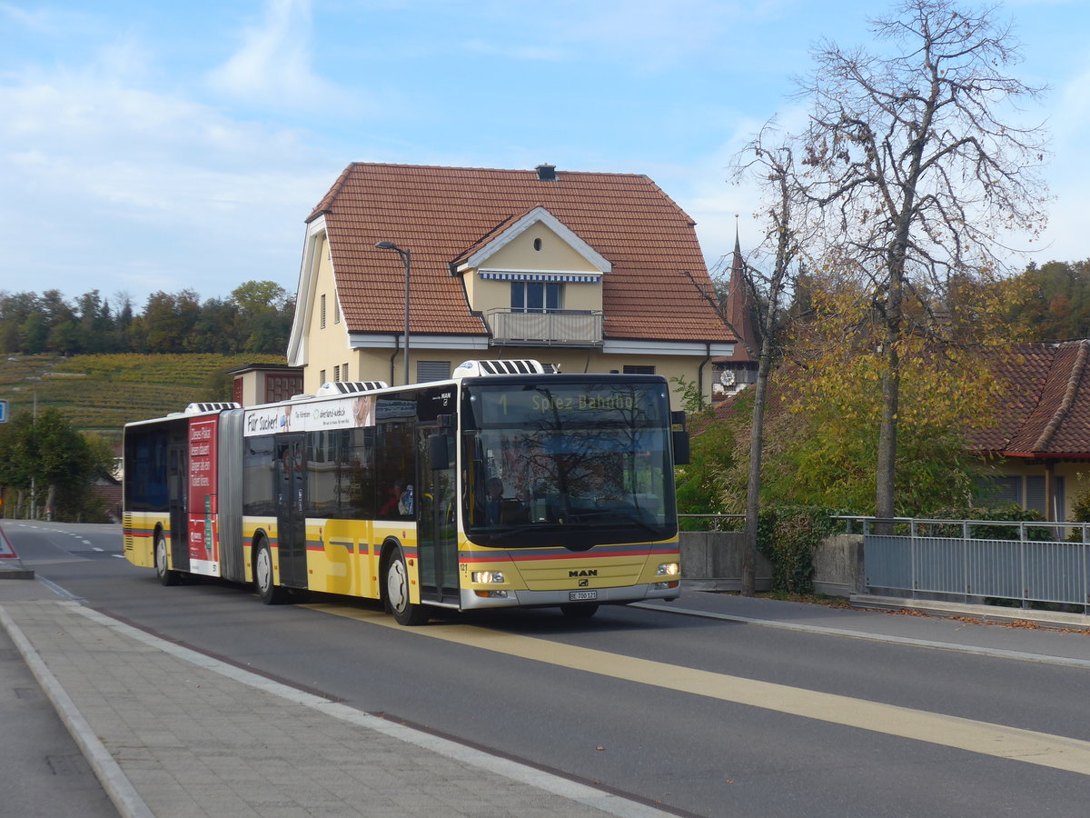 (210'689) - STI Thun - Nr. 121/BE 700'121 - MAN am 27. Oktober 2019 beim Bahnhof Spiez