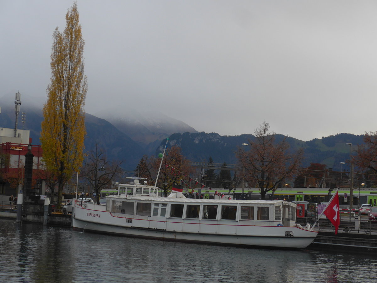 (210'749) - Motorschiff Oberhofen am 3. November 2019 an der Schifflndte Thun