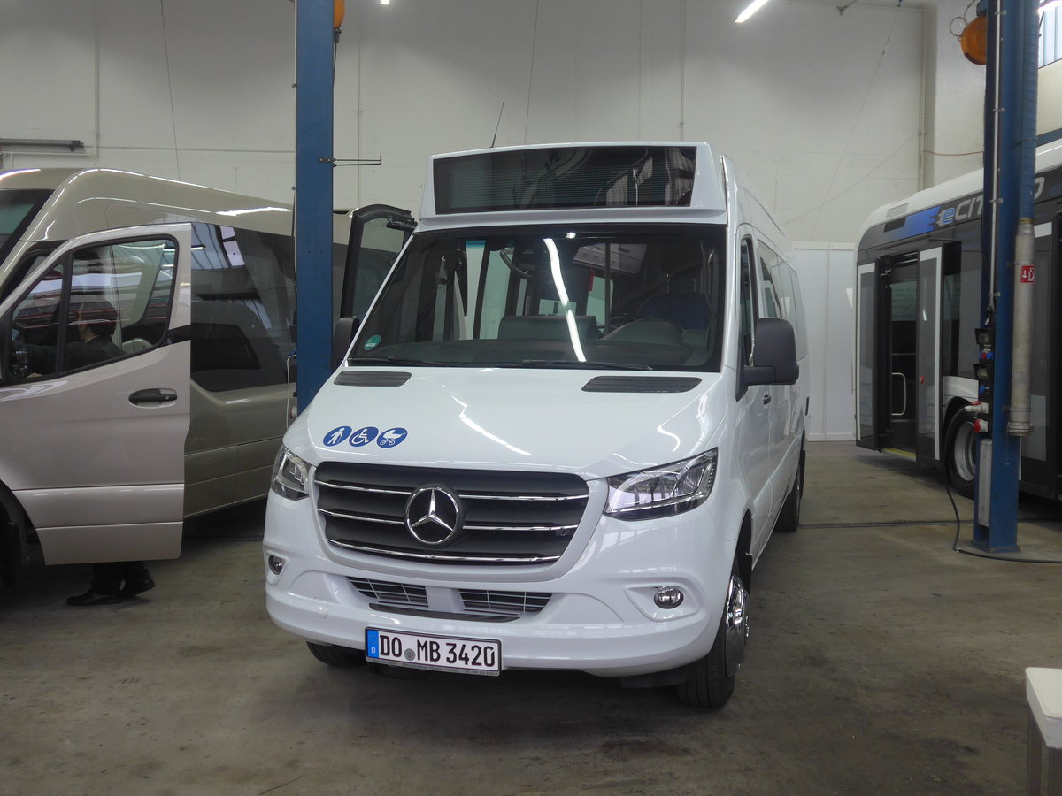 (210'814) - Aus Deutschland: Mercedes-Benz Minibus, Dortmund - DO-MB 3420 - Mercedes am 8. November 2019 in Kloten, EvoBus