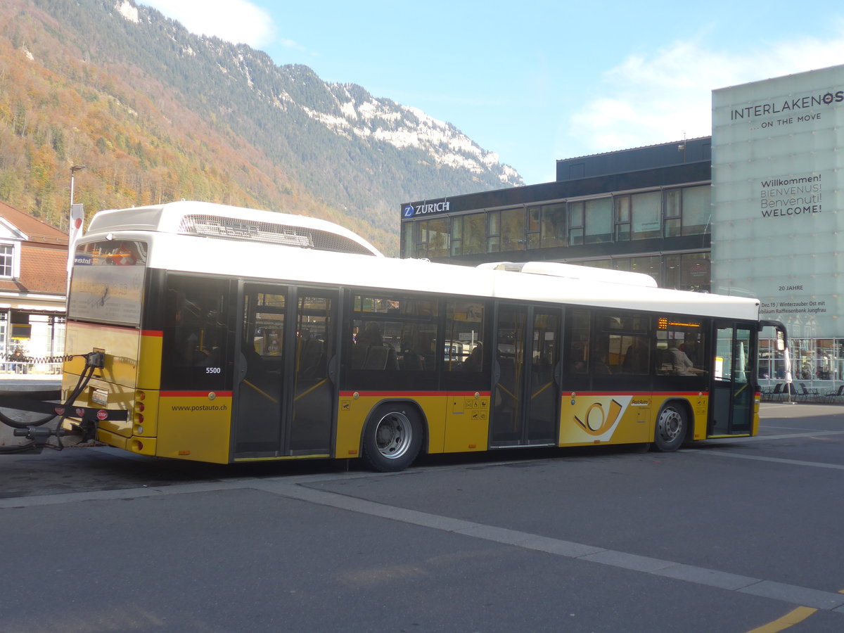 (210'993) - PostAuto Bern - Nr. 10/BE 673'731 - Hess (ex Klopfstein, Laupen Nr. 10) am 11. November 2019 beim Bahnhof Interlaken Ost