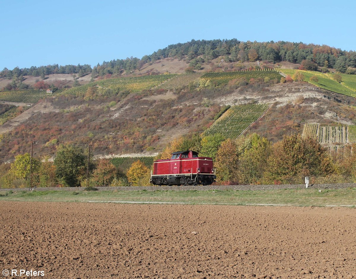 211 041-9 rollt solo in Richtung Süden bei Thüngersheim. 13.10.18