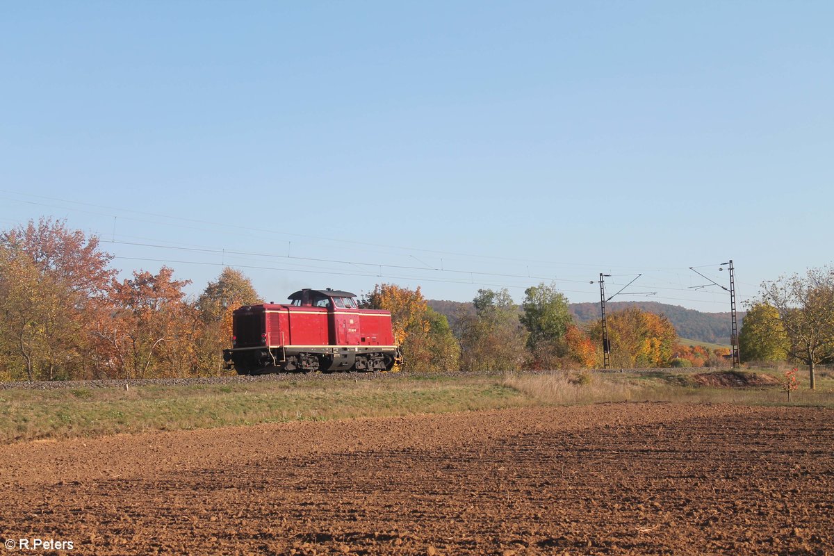 211 041-9 rollt solo in Richtung Süden bei Thüngersheim. 13.10.18