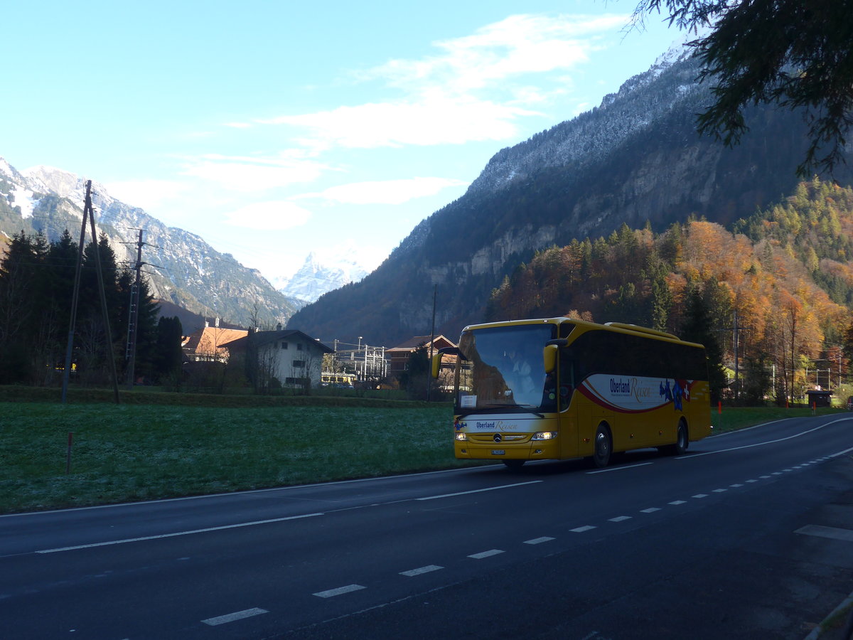 (211'000) - Oberland Reisen, Thun - Nr. 27/BE 345'856 - Mercedes (ex AVG Grindelwald Nr. 27) am 11. November 2019 in Zweiltschinen, Abzweigung