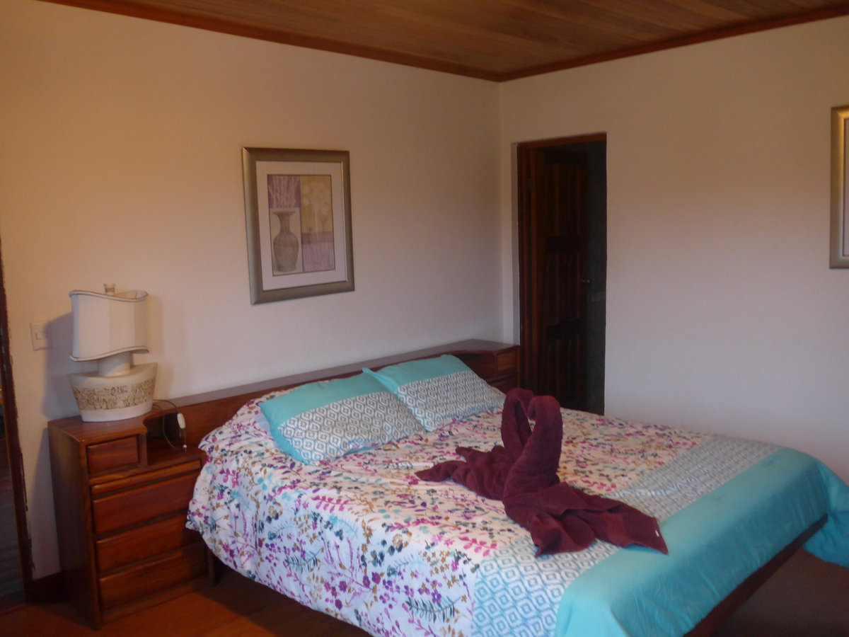 (211'138) - Hotelzimmer am 13. November 2019 in Nuevo Arenal, Hotel-Restaurant Los Hroes