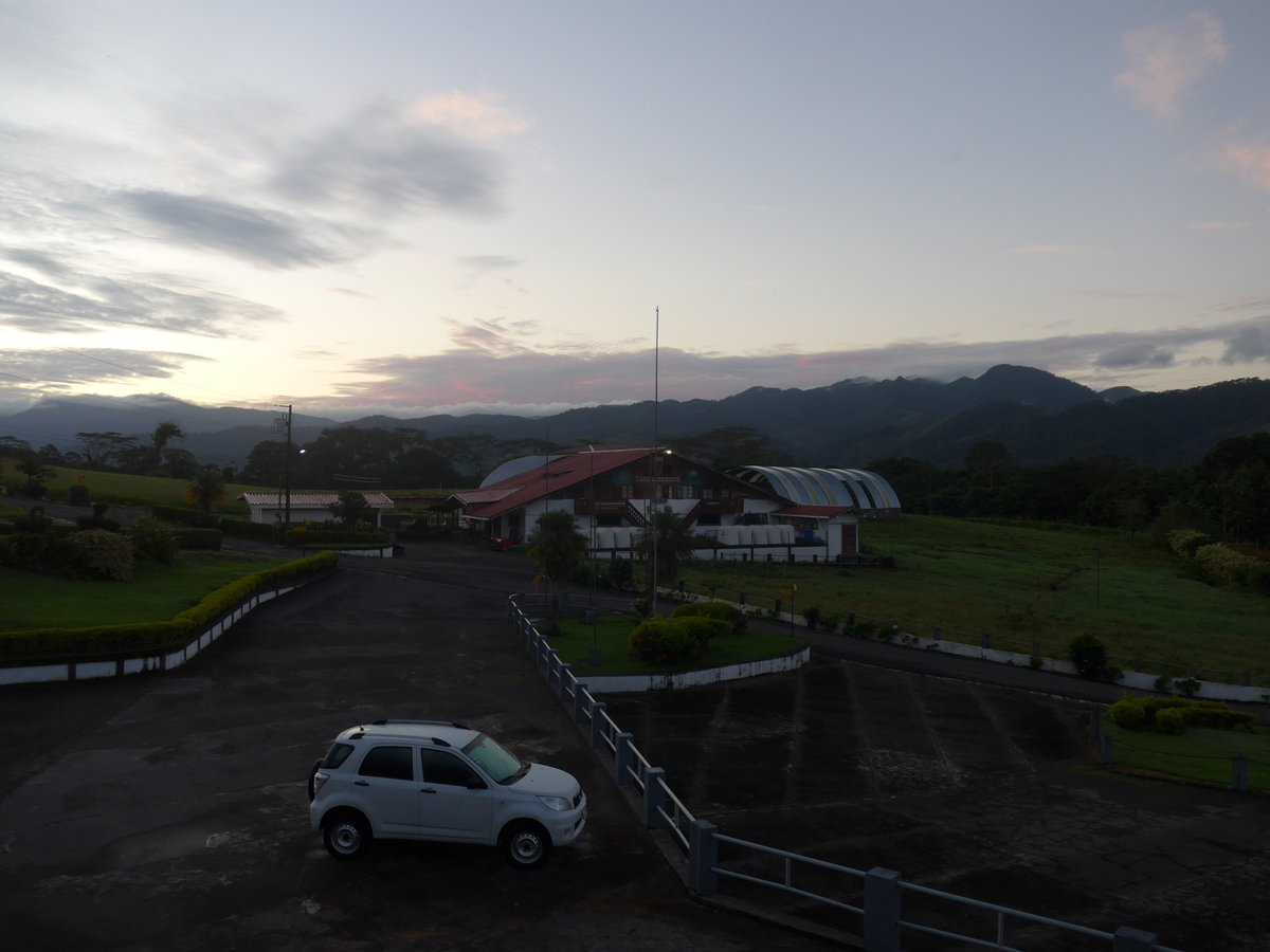 (211'141) - Daihatsu - BJZ-253 - und Bauernhof am 14. November 2019 in Nuevo Arenal, Los Hroes
