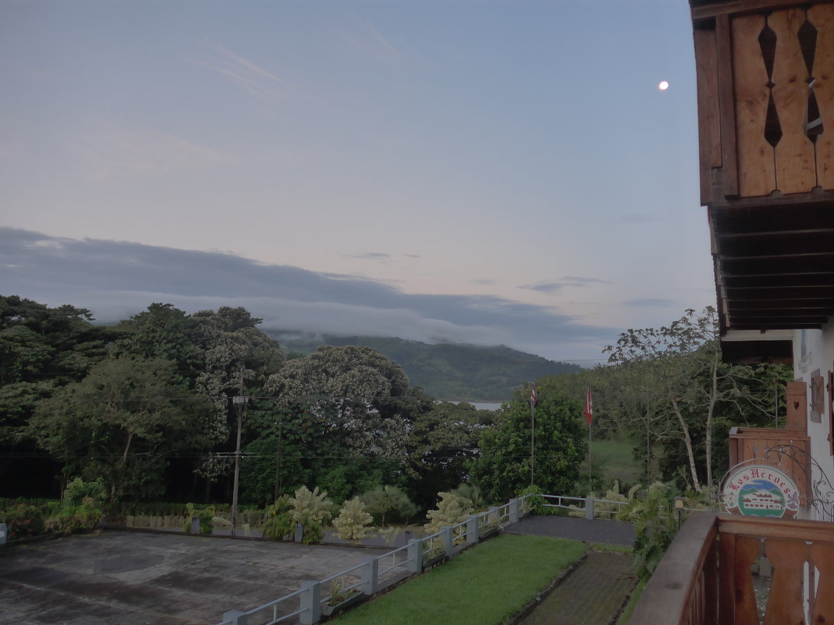 (211'143) - Aussicht vom Hotel-Restaurant Los Hroes am 14. November 2019 in Nuevo Arenal