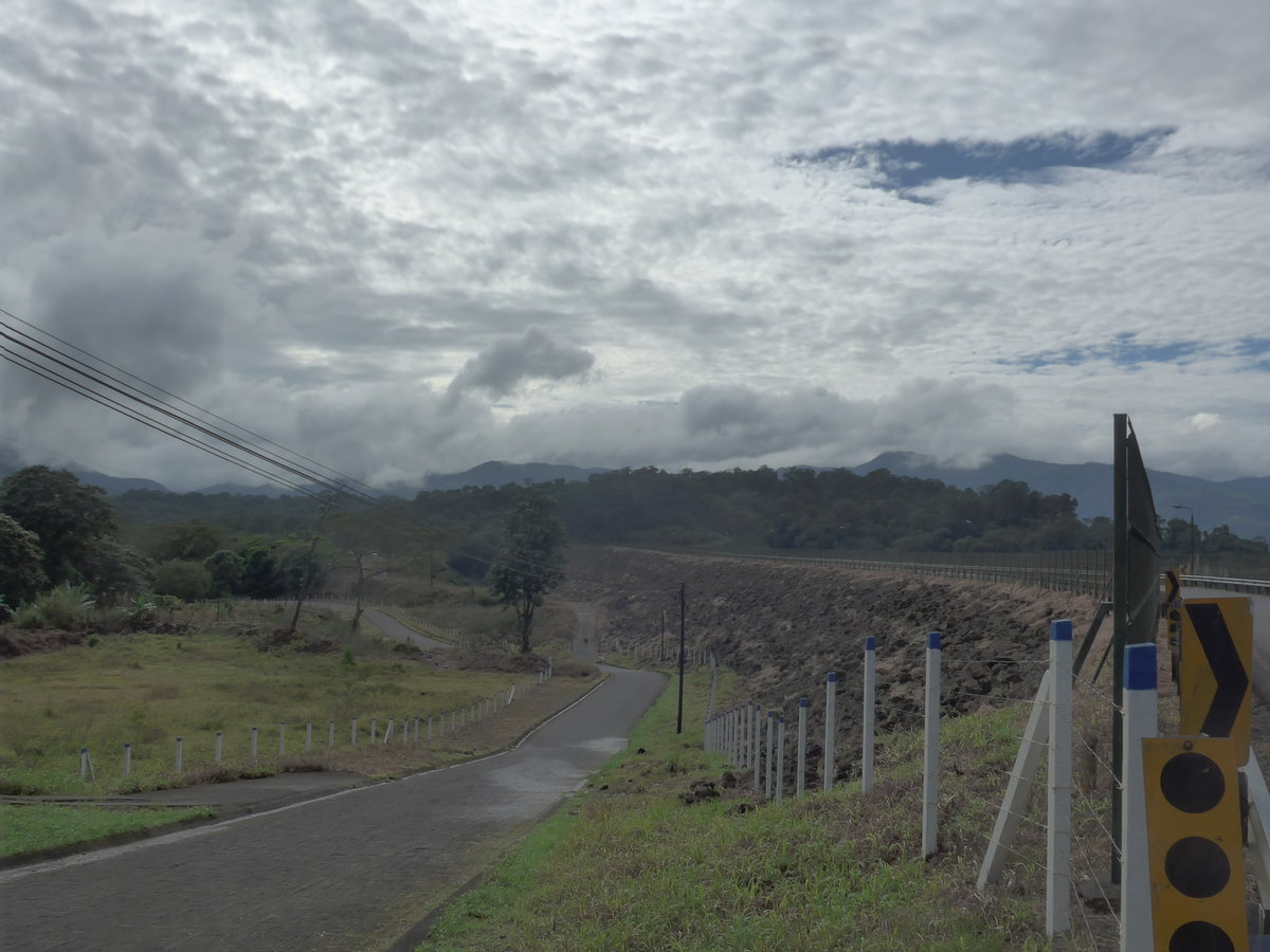 (211'151) - Der Arenal-Staudamm am 14. November 2019 in Arenal