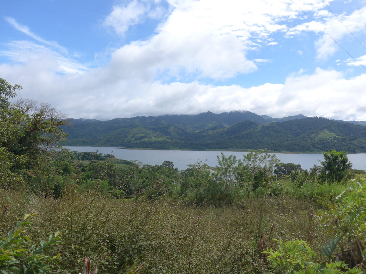 (211'456) - Ausblick auf den Arenalsee am 16. November 2019 in Neuvo Arenal, Los Hroes