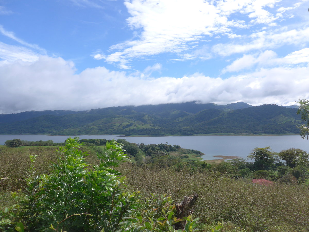 (211'459) - Ausblick auf den Arenalsee am 16. November 2019 in Nuevo Arenal, Los Hroes