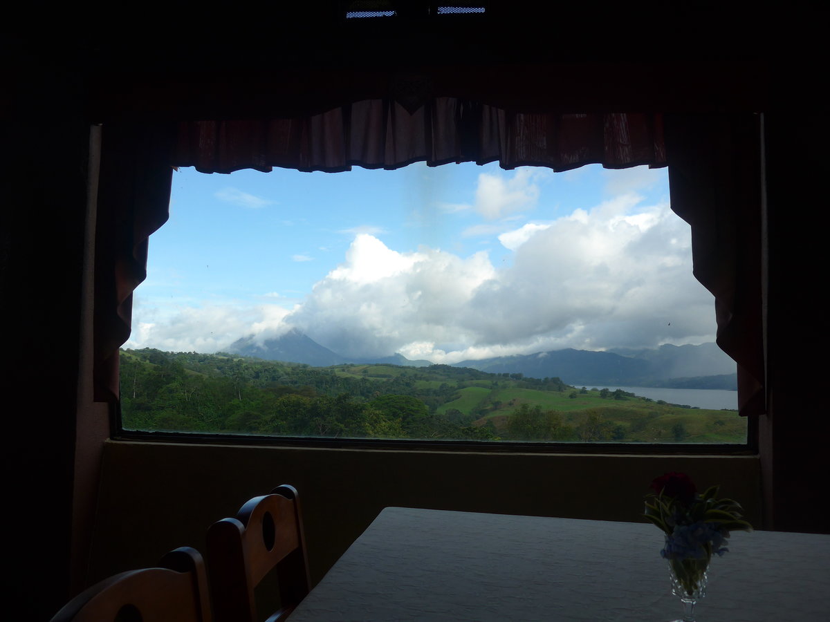 (211'468) - Ausblick auf den Vulkan Arenal vom Drehrestaurant am 16. November 2019 in Nuevo Arenal, Los Hroes