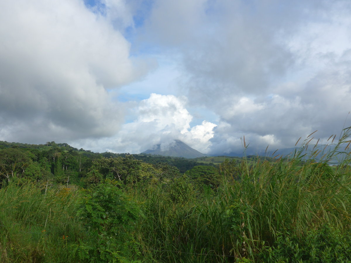 (211'471) - Der Vulkan Arenal vom Drehrestaurant aus am 16. November 2019 in Nuevo Arenal, Los Hroes