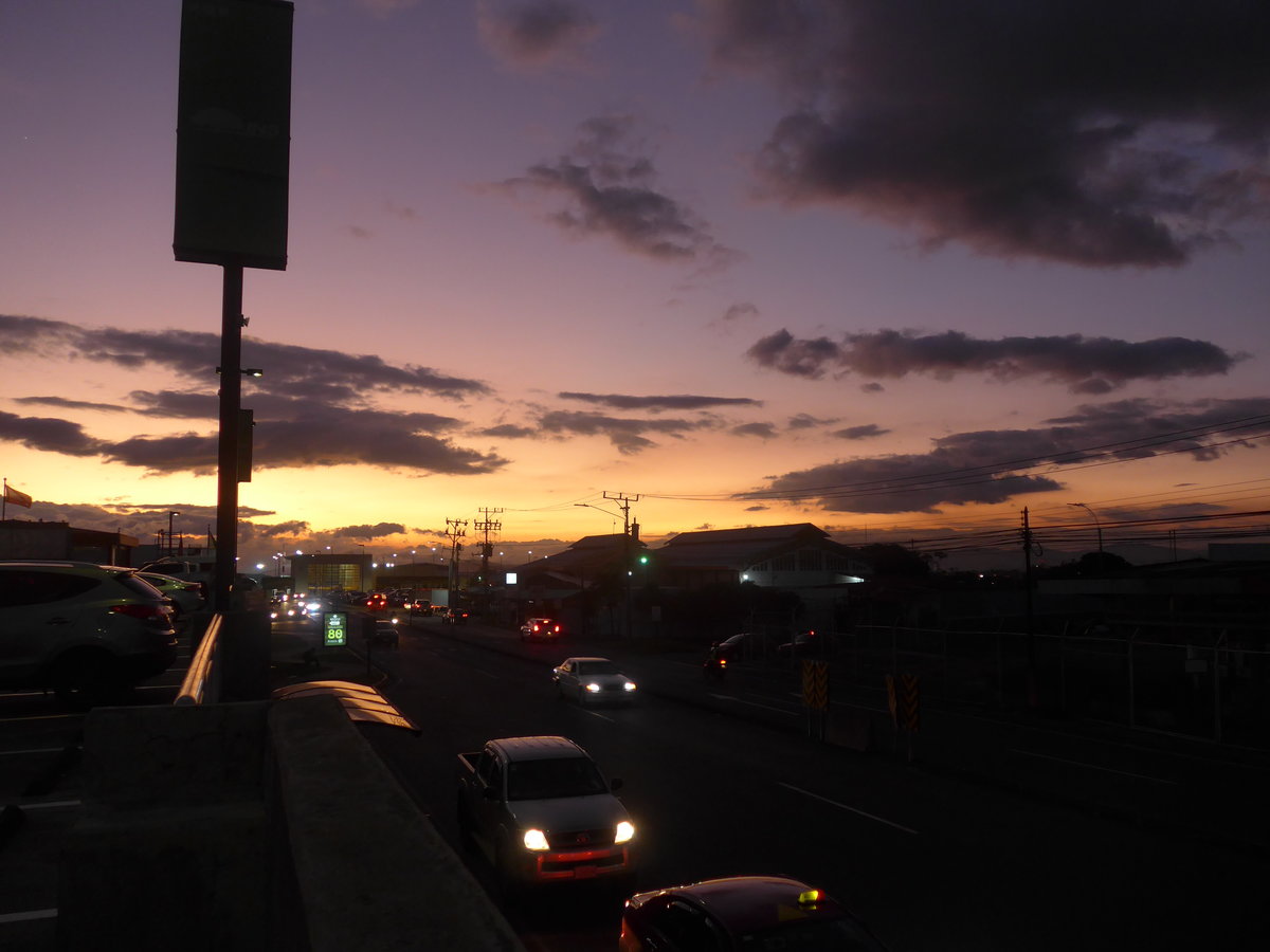 (212'533) - Abendstimmung am 26. November 2019 in San Jos, Airport