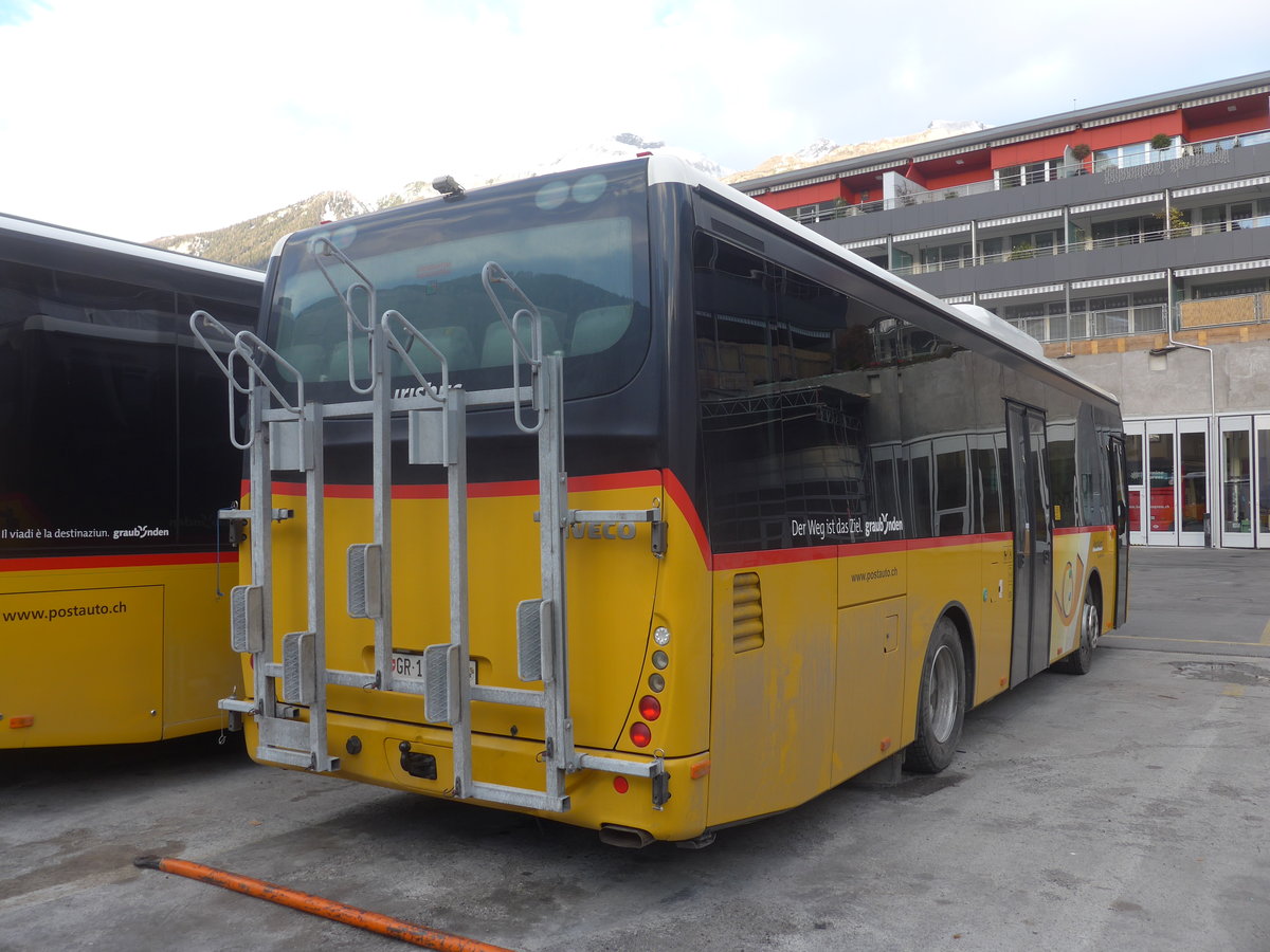 (212'570) - PostAuto Graubnden - GR 168'875 - Iveco am 7. Dezember 2019 in Chur, Garage