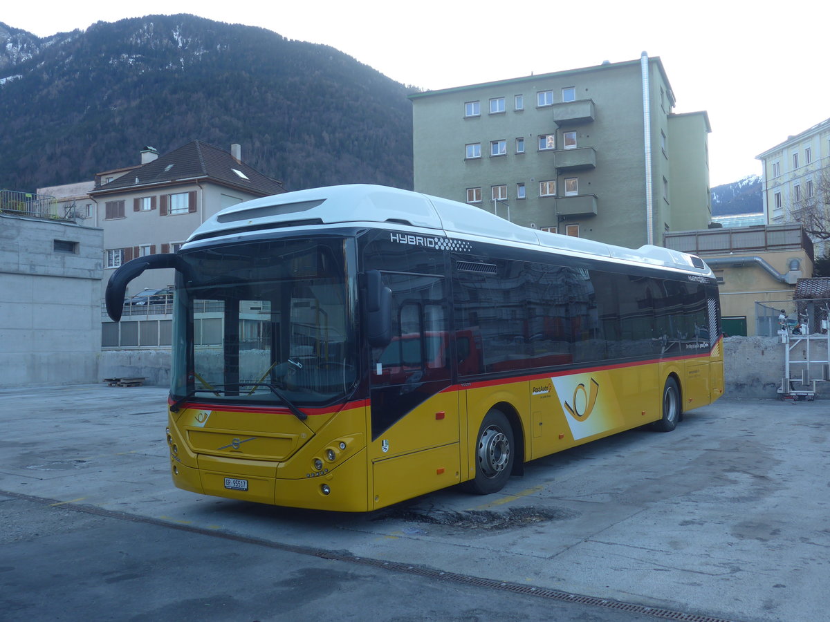 (213'224) - Dnser, Trimmis - GR 95'517 - Volvo am 1. Januar 2020 in Chur, Postgarage