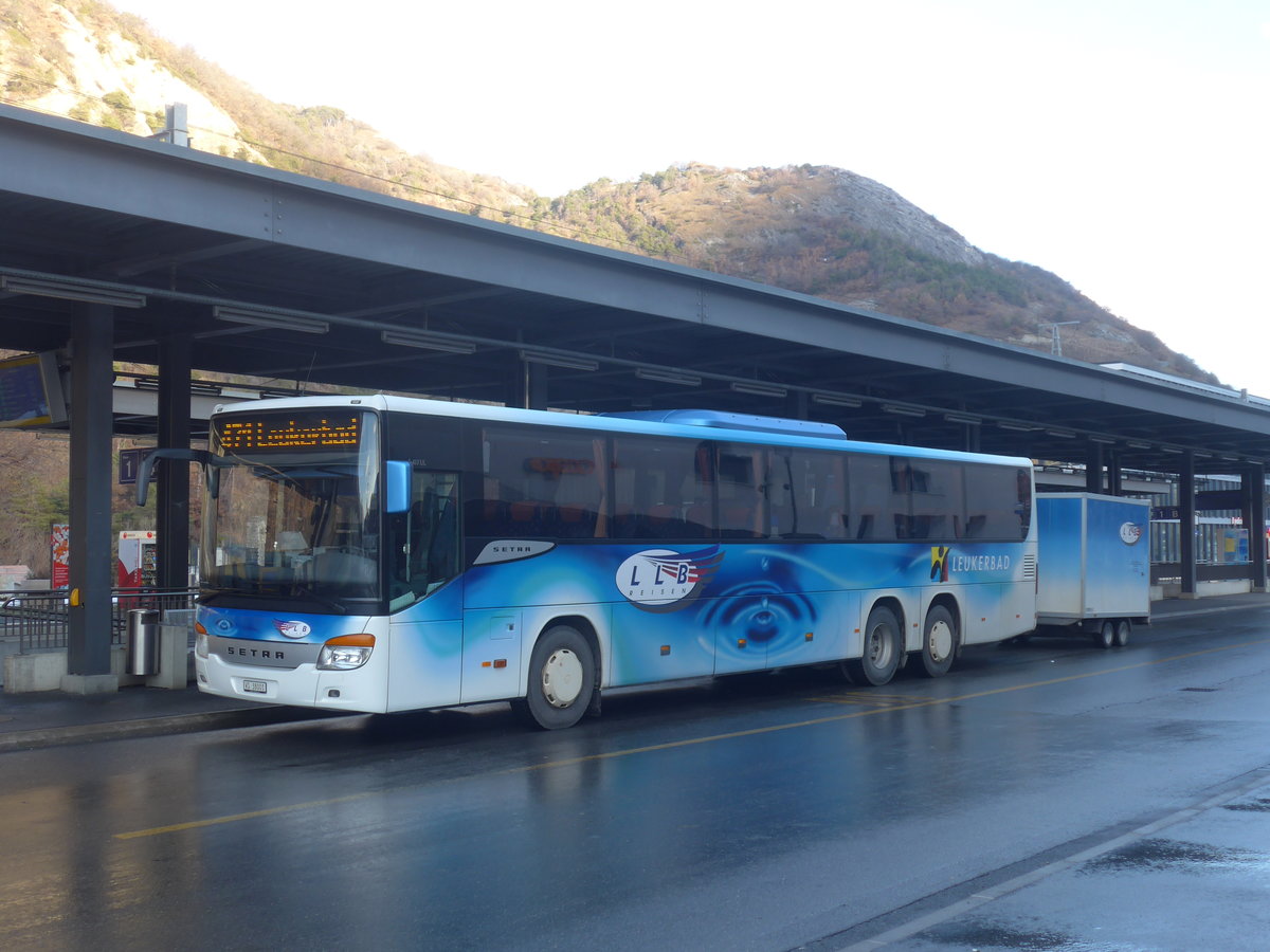 (213'373) - LLB Susten - Nr. 1/VS 38'001 - Setra am 4. Januar 2020 beim Bahnhof Leuk